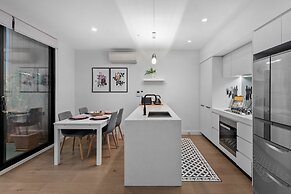 StayCentral Northcote Townhouse With Study