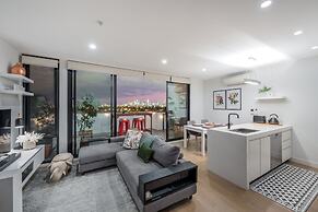StayCentral Northcote Townhouse With Study