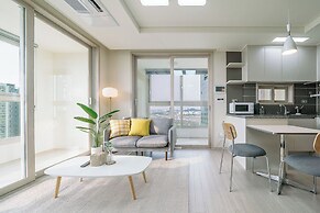 Urbanstay Songdo Moonlight Park