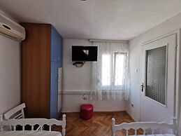 Authentic apt in Stone House, at the top Location