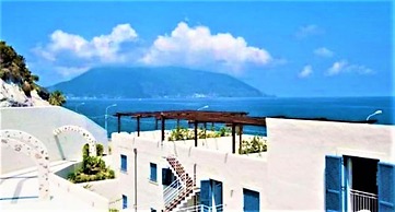 Seafront Apartment - Beach in front