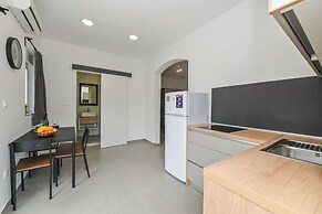 Double L House