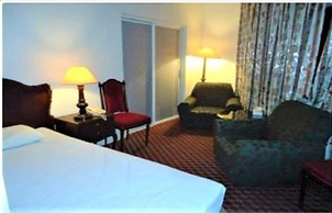 Al Commodore Hotel