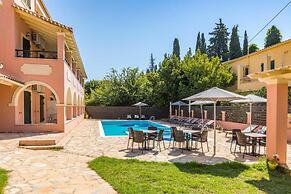 BELLA DE LUX  APTS