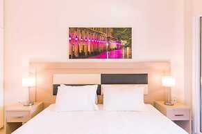 BELLA DE LUX  APTS