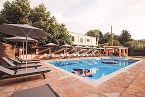 BELLA DE LUX  APTS