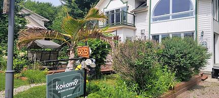 Kokomo Inn - Tropical Riverfront B&B