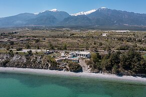 Akrotiri Olympus Luxury Suites