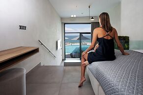 Akrotiri Olympus Luxury Suites