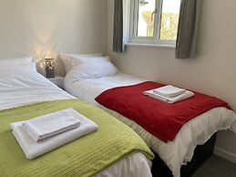 Worthing Beach 180 - 2 bed Seafront With Parking