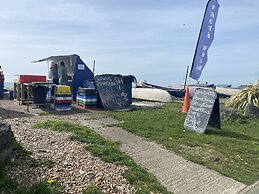 Worthing Beach 180 - 2 bed Seafront With Parking