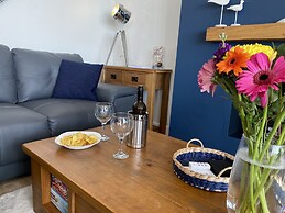 Worthing Beach 180 - 2 bed Seafront With Parking