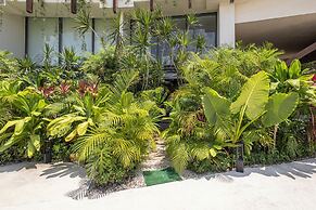 Mistiq Gardens