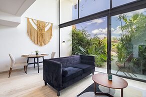 Mistiq Gardens