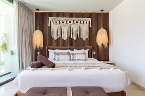 Mistiq Gardens