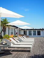 Barrys Beach Road Hotel