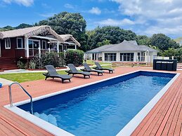 Red Hibiscus Villas