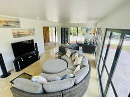 Red Hibiscus Villas