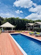 Red Hibiscus Villas
