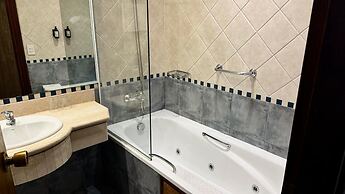 Gardi Hotel & Suites
