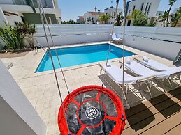 Private Pool Villa Next to the Beach