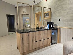 Al Faris Suite 2