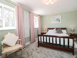 1 Charlotte Close