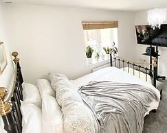 Impeccable 2 Bedroom House in Bicester