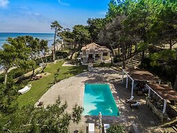 Azzuro Beach House