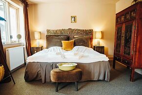 The Falcon Hotel