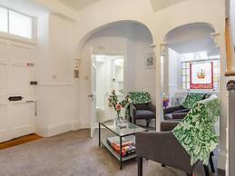 Lovely Villa 1 King 1 Double Sofa 4 Single Beds