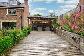 Rent My Spa Home With Pool Table, Hottub and Sauna