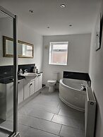 Rent My Spa Home With Pool Table, Hottub and Sauna