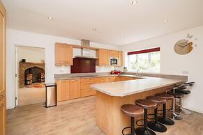 Rent My Spa Home With Pool Table, Hottub and Sauna