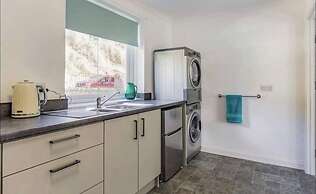 Lovely Apartment 1 King 4 Single Beds