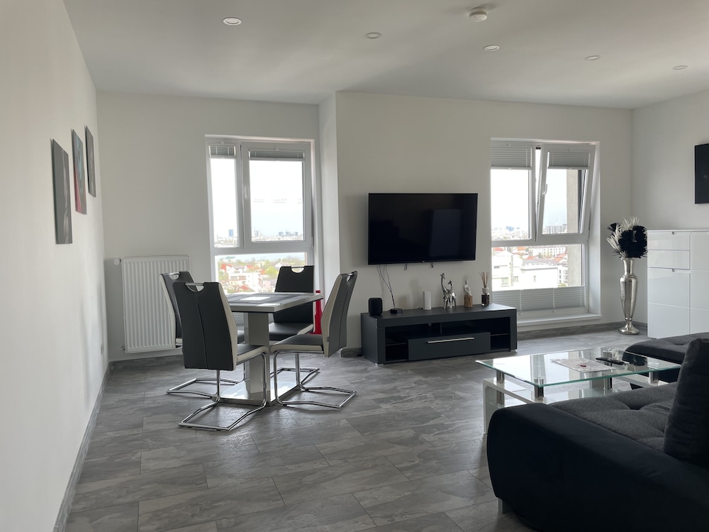 Marvelous 4 Room Penthouse W14-W15