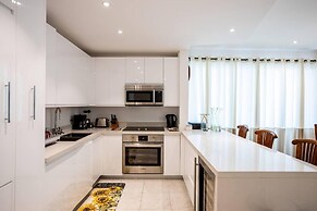 Garden View Condo in Maho
