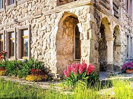 Ala Stone Hotel