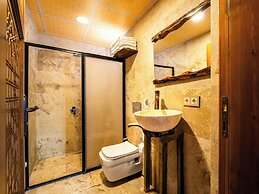 Ala Stone Hotel