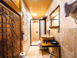 Ala Stone Hotel