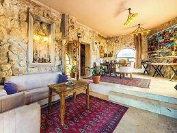 Ala Stone Hotel