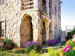 Ala Stone Hotel