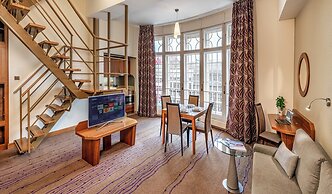 Crown Palace Apartments by Adrez