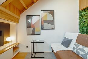 Elegant Downtown Apartment by Vacationy