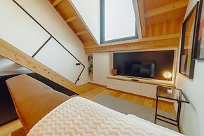 Elegant Downtown Apartment by Vacationy