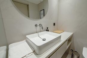Elegant Downtown Apartment by Vacationy
