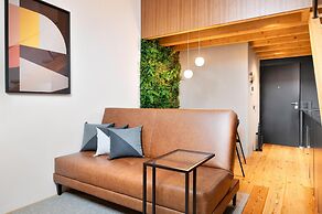 Elegant Downtown Apartment by Vacationy
