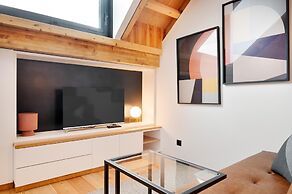 Elegant Downtown Apartment by Vacationy