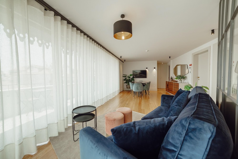 Downtown Penthouse With River View by Vacationy