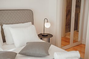 Downtown Penthouse With River View by Vacationy